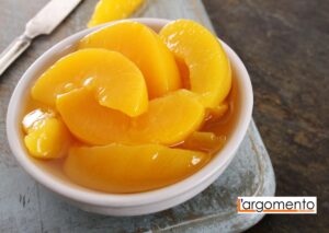 Pesche sciroppate: la ricetta della nonna