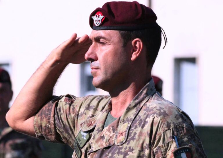 Chi Roberto Vannacci: tutto sul generale accusato di omofobia e razzismo per il suo libro