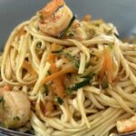 Noodles alle verdure e gamberi, la ricetta facile e veloce