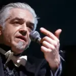 Morgan insulta il pubblico durante il concerto: infuria la polemica