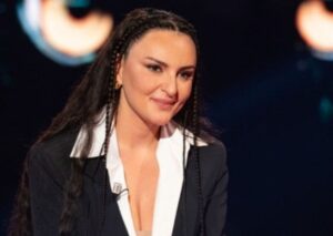 Belve, Arisa rivela dettagli intimi della sua vita: Paola Iezzi, comunità LGBT, le botte da piccola