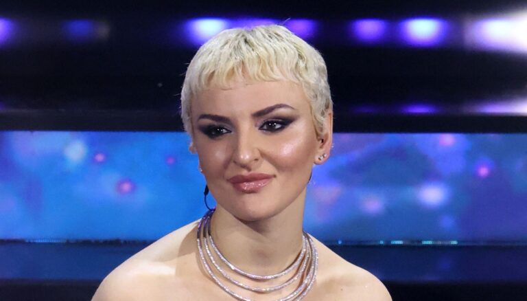 Belve, Arisa si scaglia ancora contro Paola Iezzi: "Ma che me frega a me?"