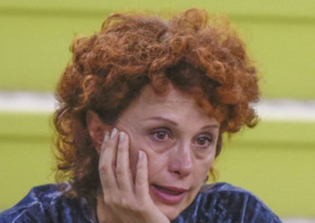 Grande Fratello: Beatrice Luzzi piange, ma poi bacia Giuseppe