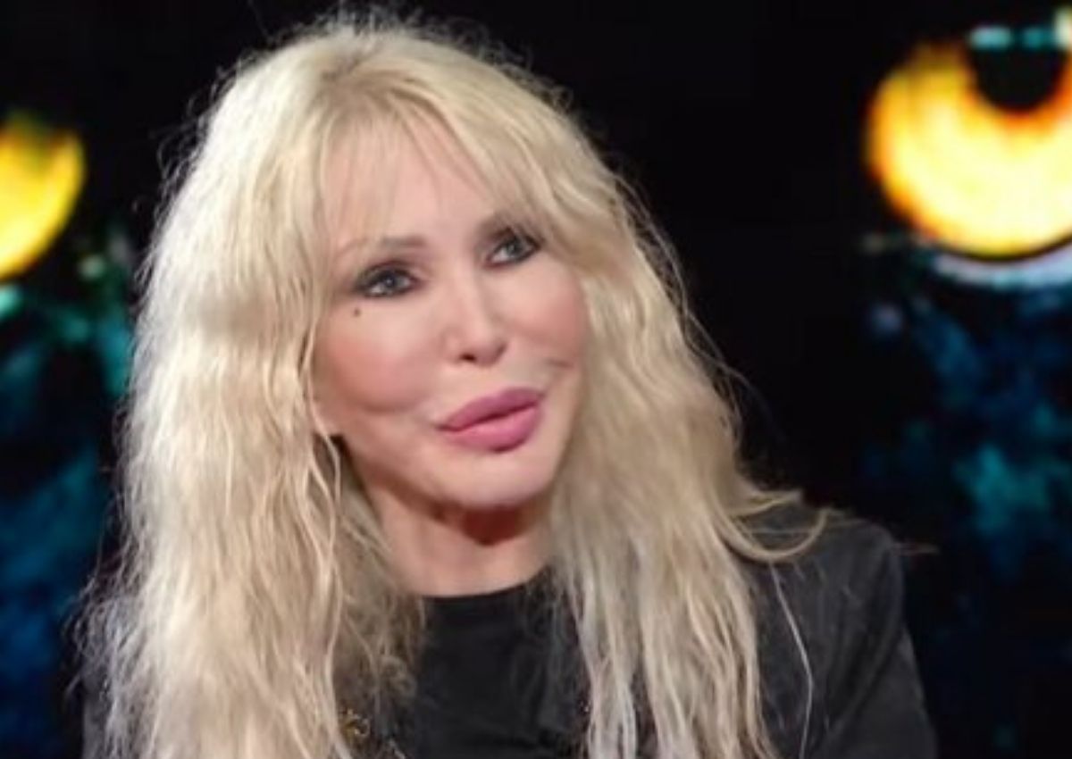 Ivana Spagna a Belve racconta le sue visioni paranormali: "Appena mi sveglio vedo i defunti"