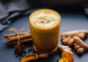 Ricetta Golden Milk: ingredienti e preparazione del latte d'oro dalle proprietà antinfiammatorie