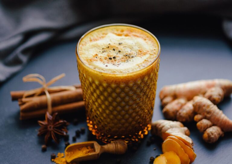 Ricetta Golden Milk: ingredienti e preparazione del latte d'oro dalle proprietà antinfiammatorie