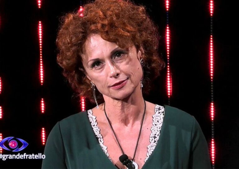 Grande Fratello, Anita scopre Beatrice e Giuseppe in bagno insieme