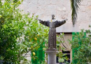 Chi è San Francesco d’Assisi: la storia del santo Patrono d’Italia