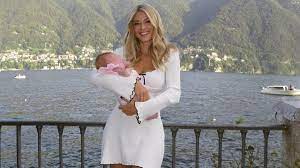 Diletta Leotta, mamma sexy al lago di Como con Elodie: le FOTO