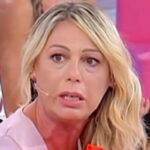 Uomini e Donne, anticipazioni oggi 24 ottobre 2023: Gemma disperata dopo il bacio di Maurizio con Elena