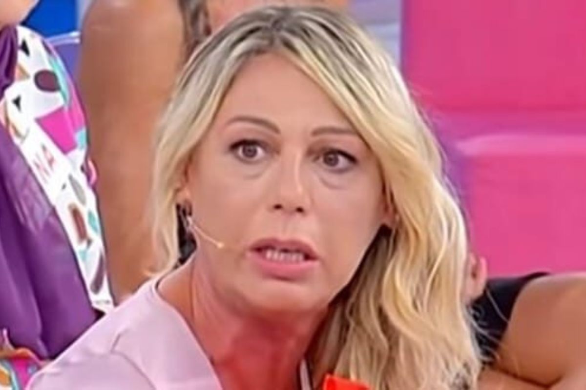 Uomini e Donne, anticipazioni puntata 24 ottobre 2023: Gemma disperata dopo il bacio di Maurizio con Elena