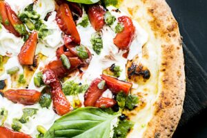 Ricetta pizza in teglia: gustosa, veloce e semplicissima