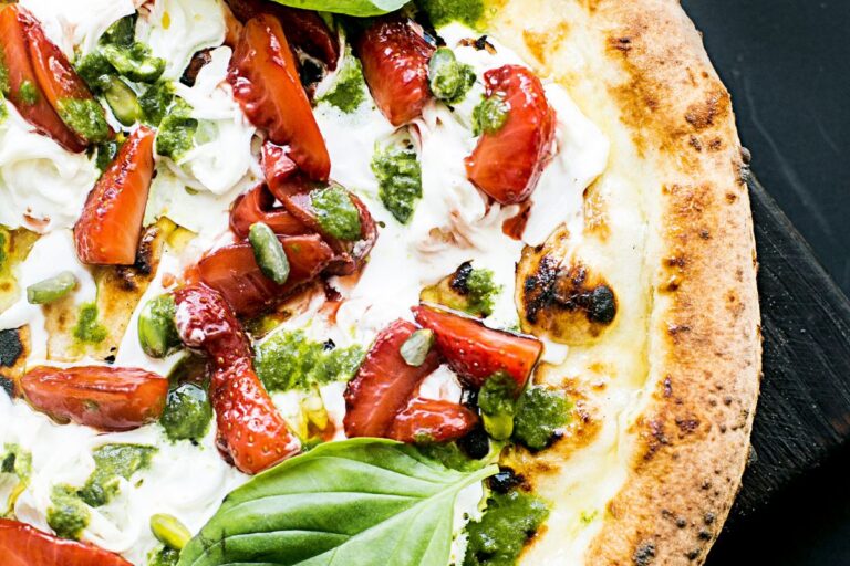 Ricetta pizza in teglia: gustosa, veloce e semplicissima