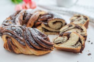 Babka al cioccolato: la ricetta originale per una colazione gustosa
