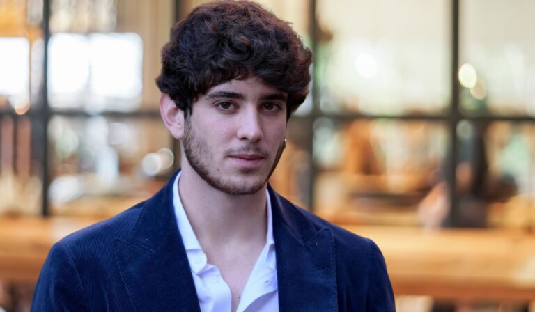 Chi è Nicolas Maupas, Simone di Un Professore 2: età, carriera, vita privata, fidanzata, Mare Fuori