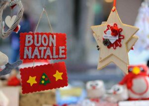 Buona Vigilia di Natale 2023: le più belle frasi di auguri da dedicare