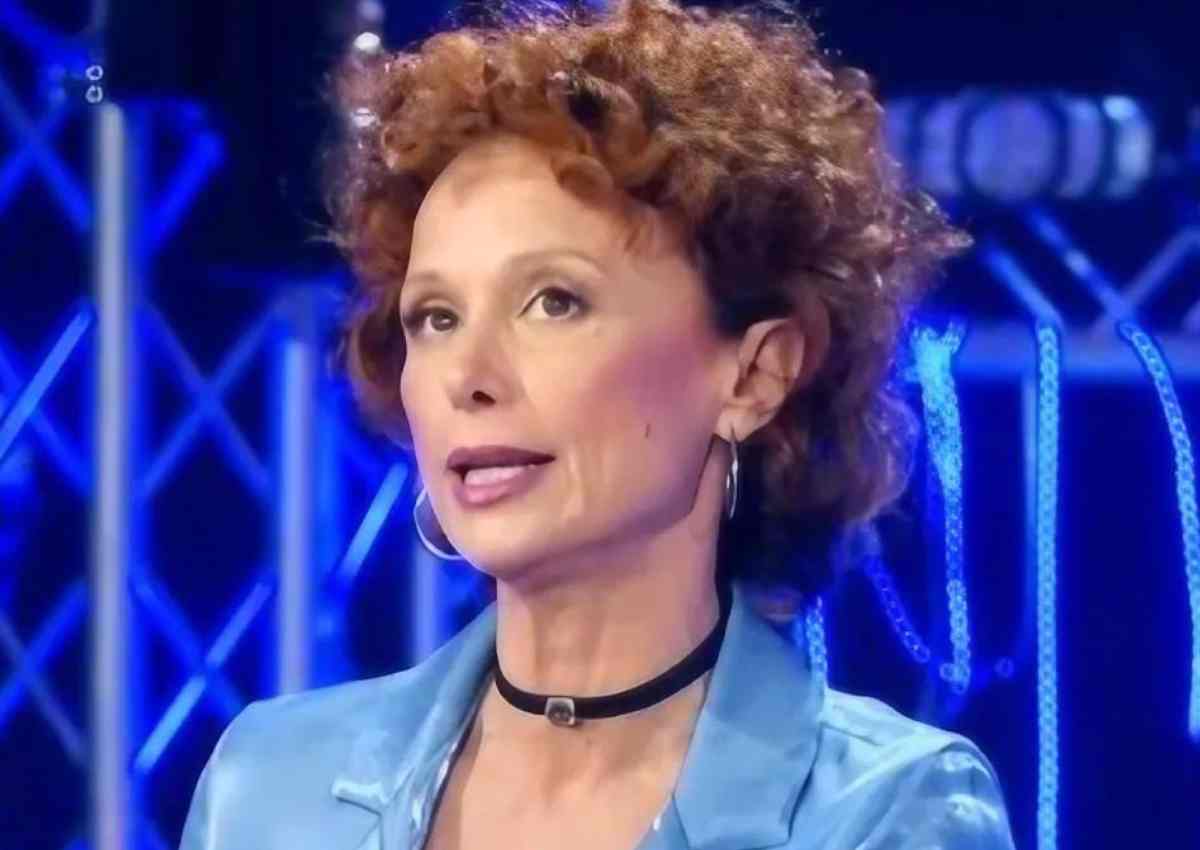 Grande Fratello, ecco perchè Beatrice Luzzi è uscita: c'entra il padre | Comunicato ufficiale