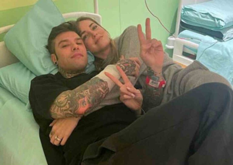 Fedez è ancora in ospedale, "Non sta bene". Cos'è successo al rapper | C'entra Chiara Ferragni