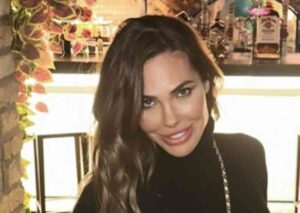 Ilary Blasi non condurrà più L’Isola dei Famosi, al suo posto Vladimir Luxuria. Scoppia la polemica, lei furiosa