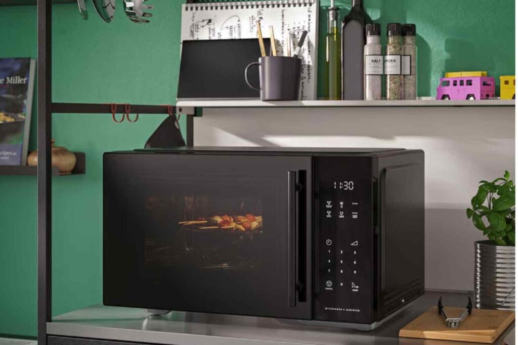 Un elettrodomestico multifunzione in una cucina moderna.