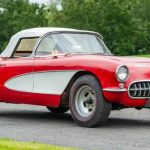 Corvette del 1956 all’asta: ferma per oltre 50 anni, conserva le modifiche da hot rod