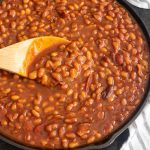 Fagioli in scatola al forno: come insaporirli con la salsa Worcestershire