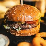 Hamburger alla caprese: quali ingredienti scegliere e come abbinarli