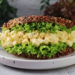 Insalata di uova alla greca: come usare lo tzatziki al posto della maionese