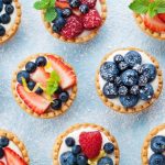 Mini tortine al lime con 4 ingredienti: il dessert cremoso da tenere in freezer