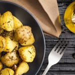 Patate al forno: come insaporirle con un mix secco per condimento all’italiana