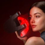 Terapia a luce rossa per il viso: come funziona e cosa sapere sulle maschere LED
